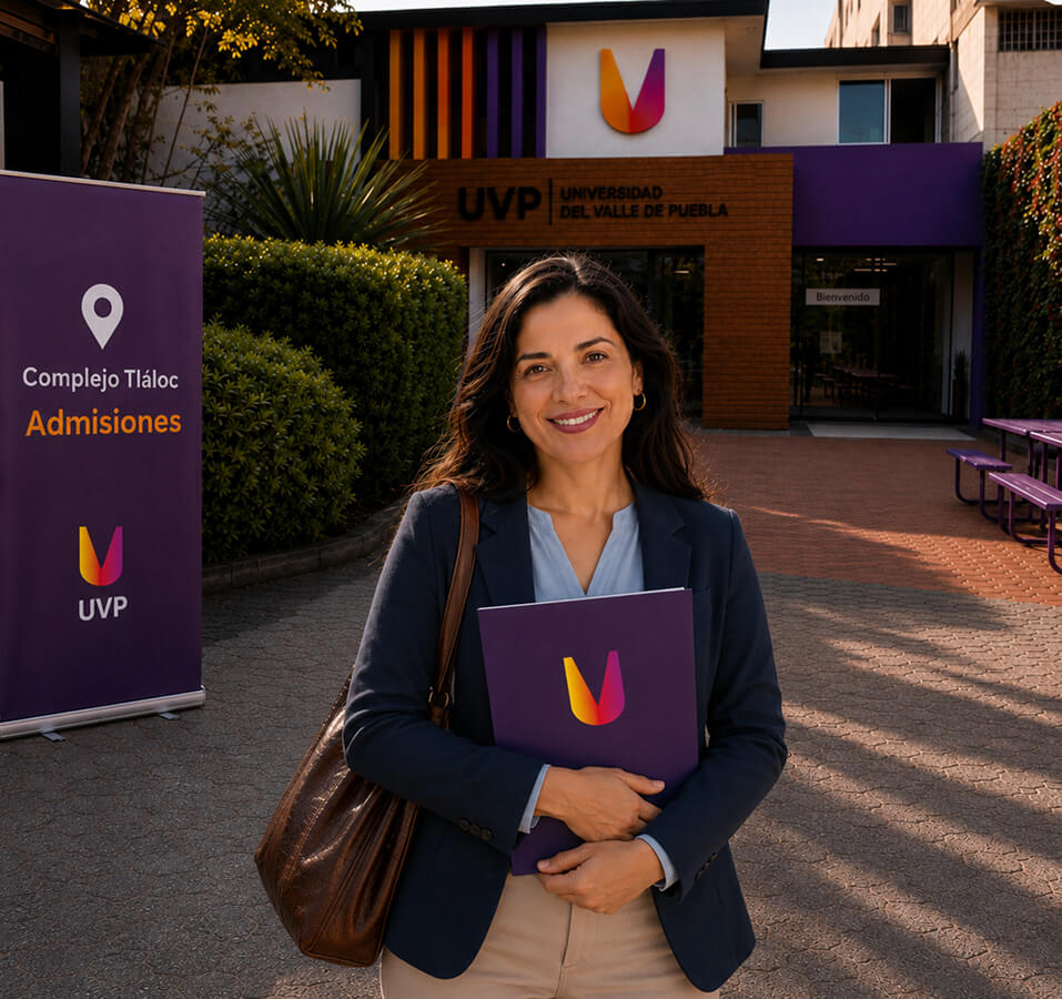 Estudiante inscribiéndose a un posgrado UVP